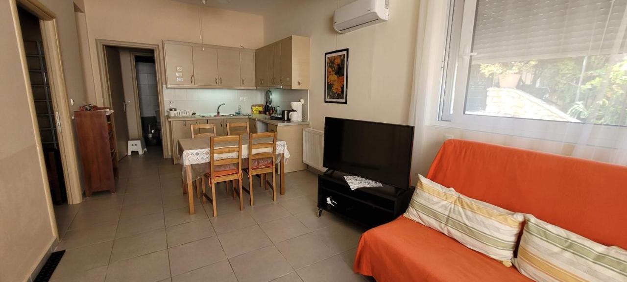 Family Apartment Dherveni Exteriör bild